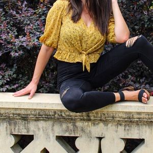 Yellow crop 3/4 top